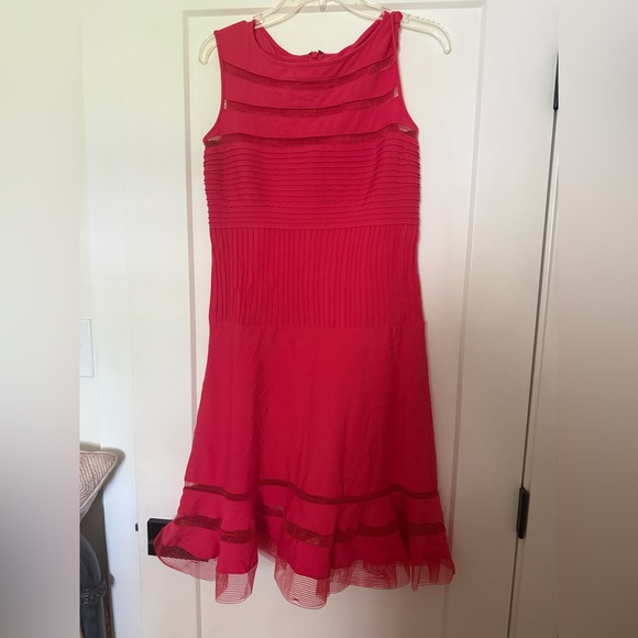 Tadashi Shoji Elegant Red Sleeveless Dress